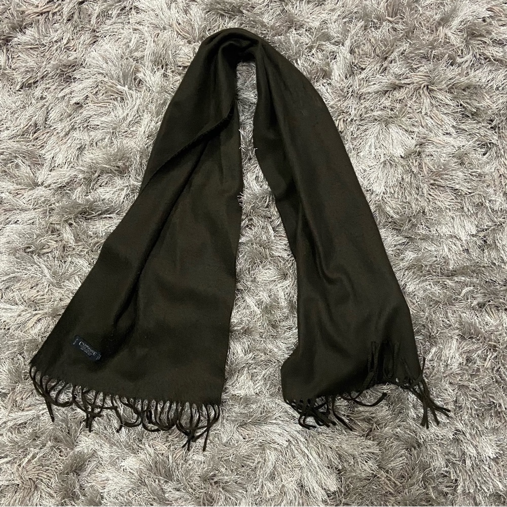 Cashmaire 100% acrylic olive green fringed edge unisex scarf. Used.